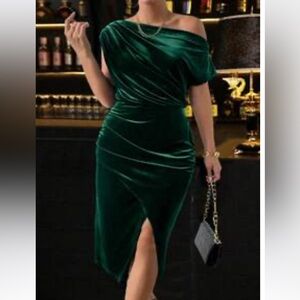 Elegant Green Faux Velvet Off-Shoulder Dress size 2X